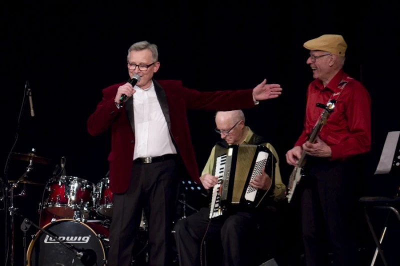 Letni koncert taneczny z Zespołem 60 Plus w Parku im. Miasta Roth w Raciborzu